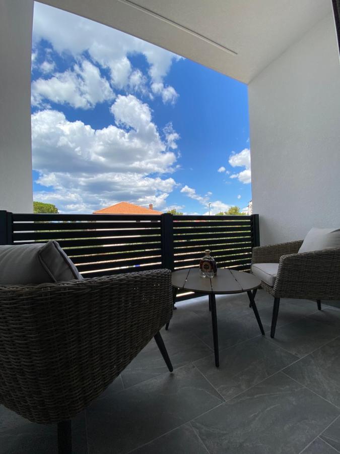 Apartmani Kumenat Biograd Na Moru Eksteriør billede