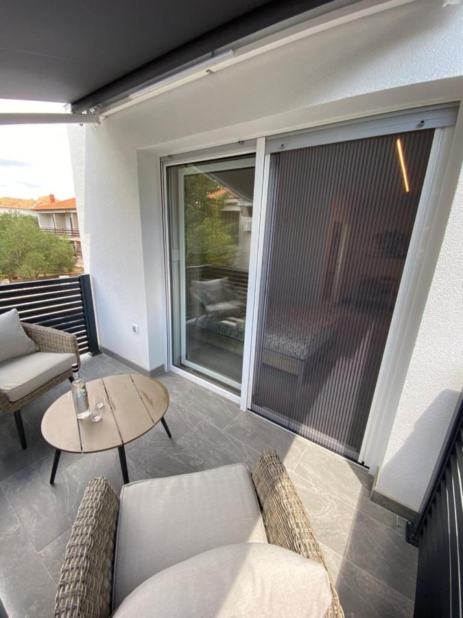 Apartmani Kumenat Biograd Na Moru Eksteriør billede