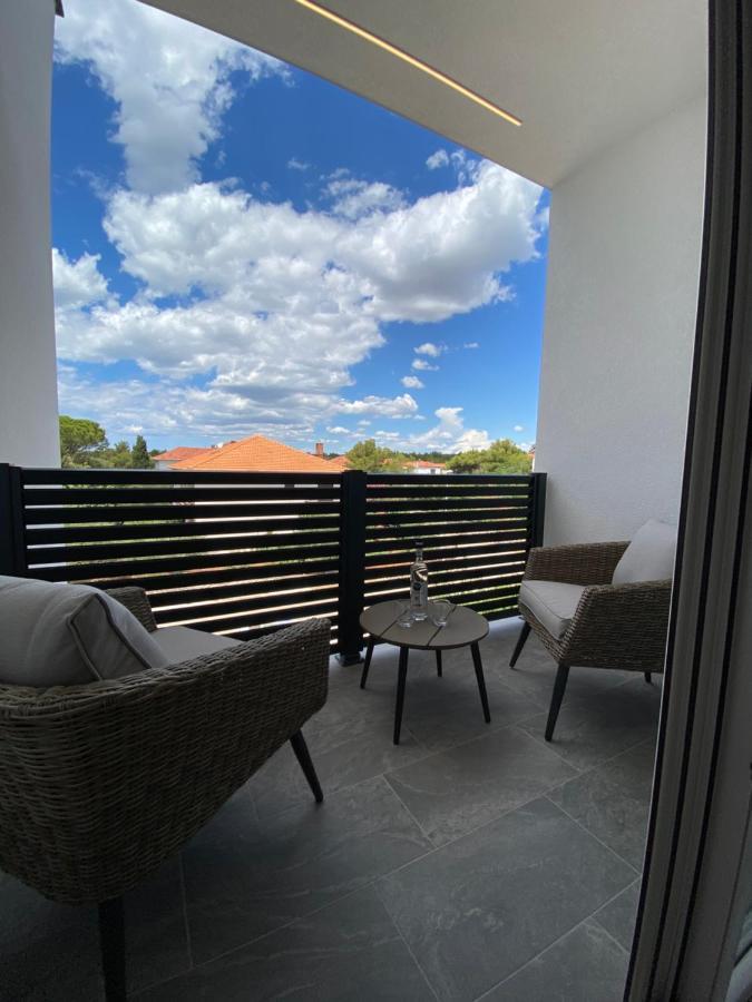 Apartmani Kumenat Biograd Na Moru Eksteriør billede