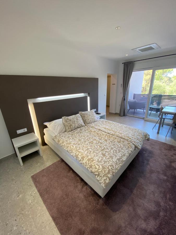 Apartmani Kumenat Biograd Na Moru Eksteriør billede