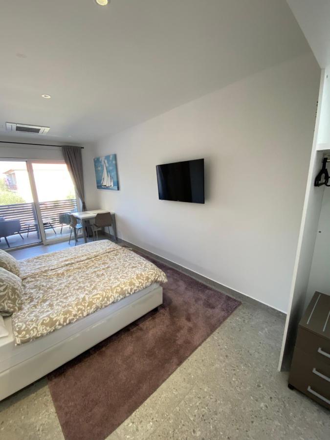 Apartmani Kumenat Biograd Na Moru Eksteriør billede