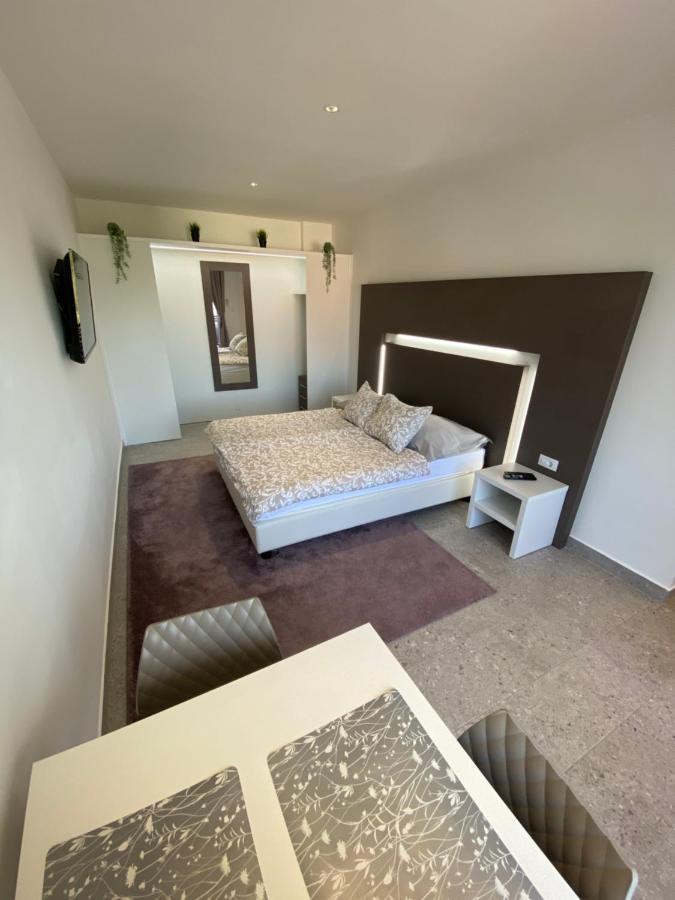 Apartmani Kumenat Biograd Na Moru Eksteriør billede