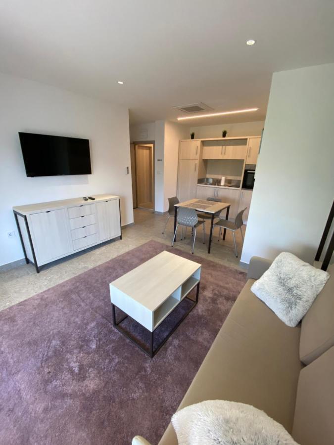 Apartmani Kumenat Biograd Na Moru Eksteriør billede