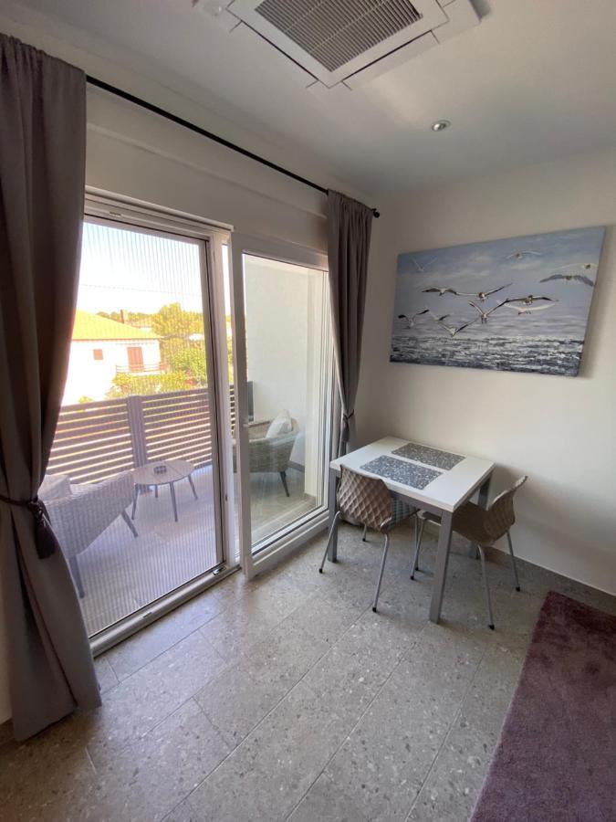 Apartmani Kumenat Biograd Na Moru Eksteriør billede