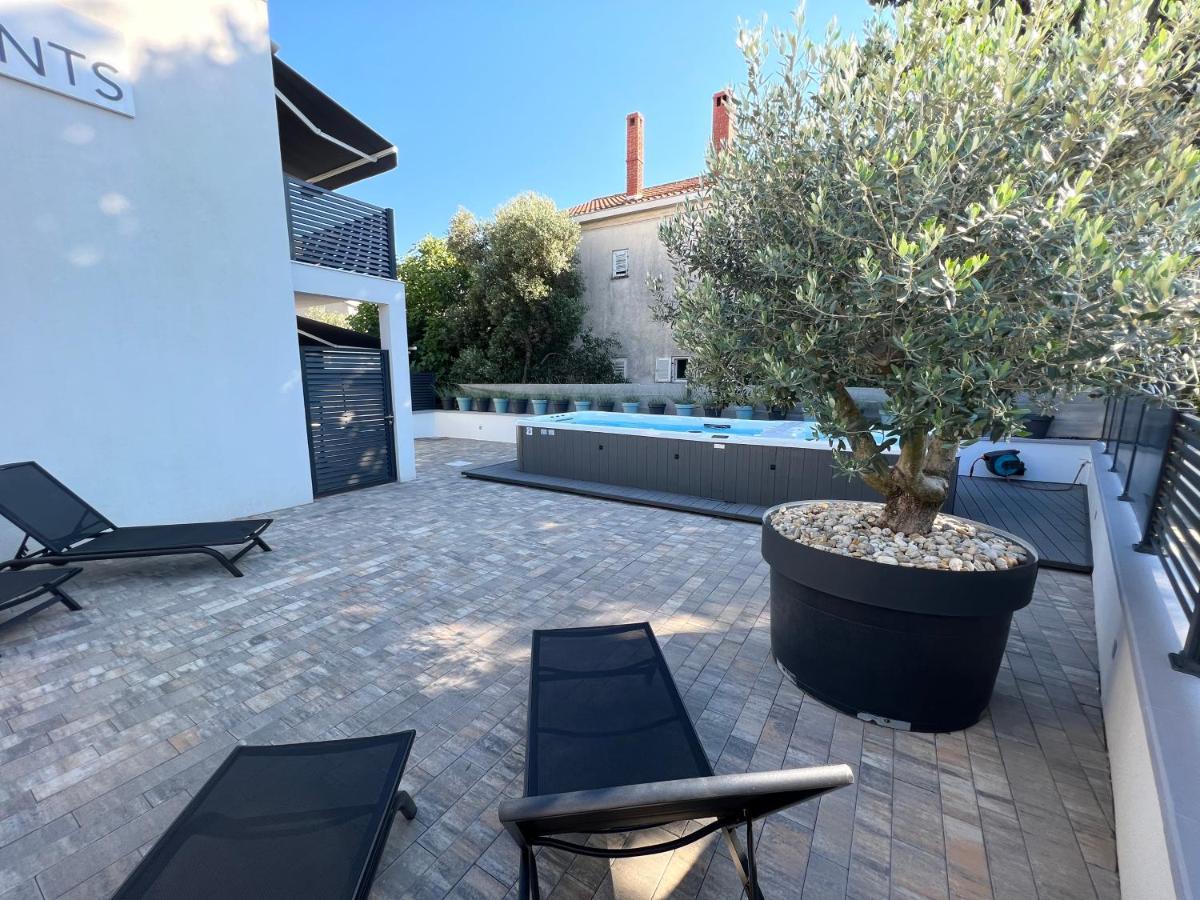 Apartmani Kumenat Biograd Na Moru Eksteriør billede